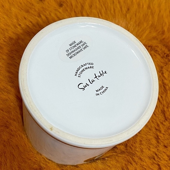 Sur la table handcrafted stoneware Monogram "P" gold trim Mug - Picture 4 of 4